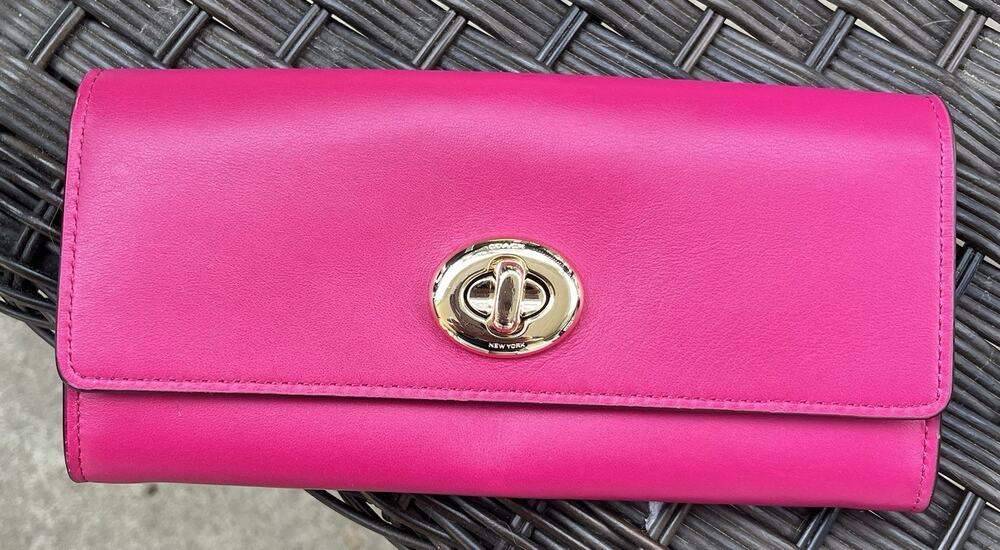 Coach Leather Turnlock Wallet Fuschia poppy Pink EUC Pristine
